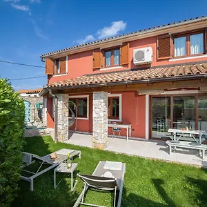Ferienhaus Poiai Stonehouse With Jacuzzi, Peroj