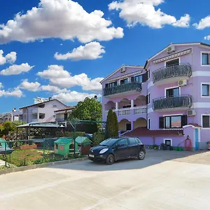 Apartment Anka 1223, Peroj