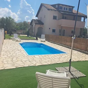 Apartment Peroj 100 C, Peroj