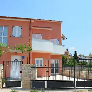 Ferienhaus Family House Branka With Pool, Peroj