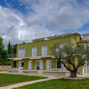 Apartment Nogic, Peroj